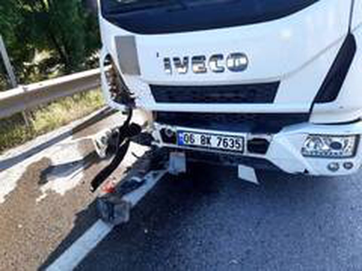 Kamyon otomobile çarptı; 2 yaralı