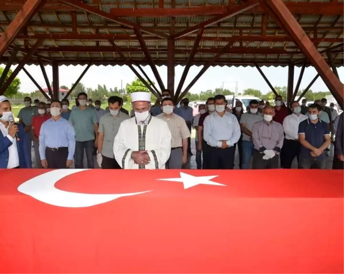 Kıbrıs Gazisi İhsan Malk, son yolculuğuna uğurlandı