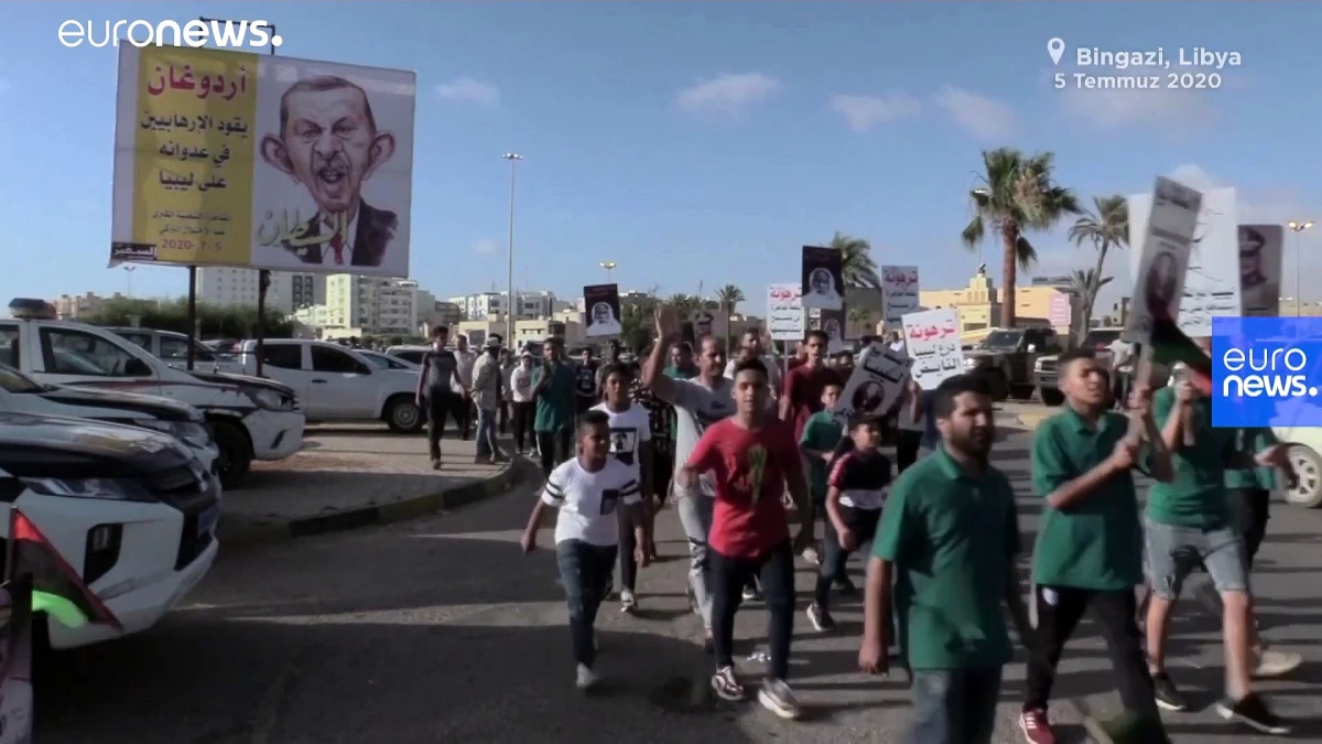 Libya\'nın Bingazi kentinde düzenlenen gösteride Türkiye protesto edildi