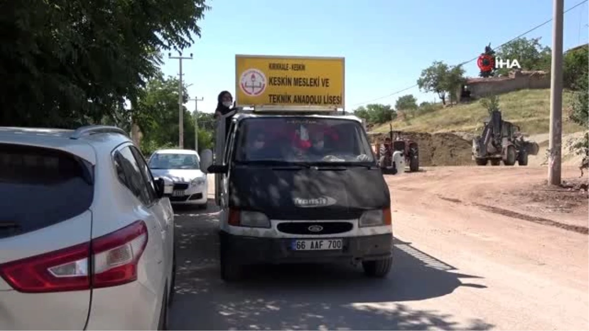 Öğrenciler dezenfektan üretti, öğretmenler köy köy dağıttı