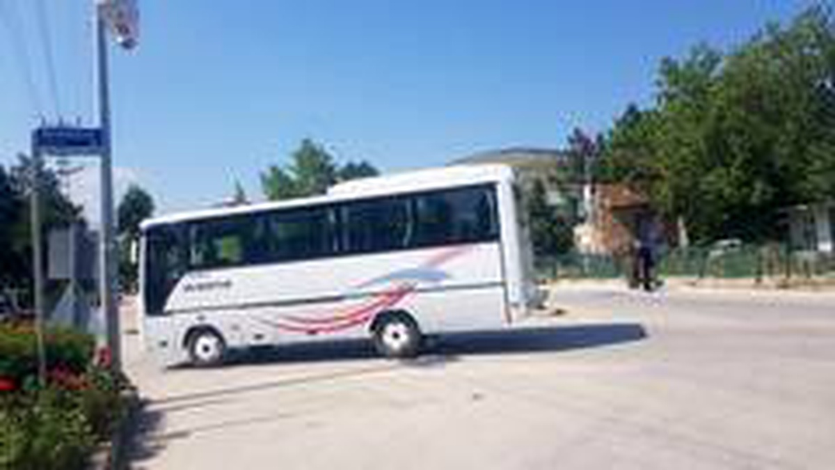 Otobüs yayaya çarptı; 1 yaralı