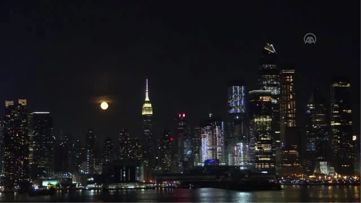 Satürn, ay ve Jüpiter Manhattan üzerinde birlikte yükseldi - NEW