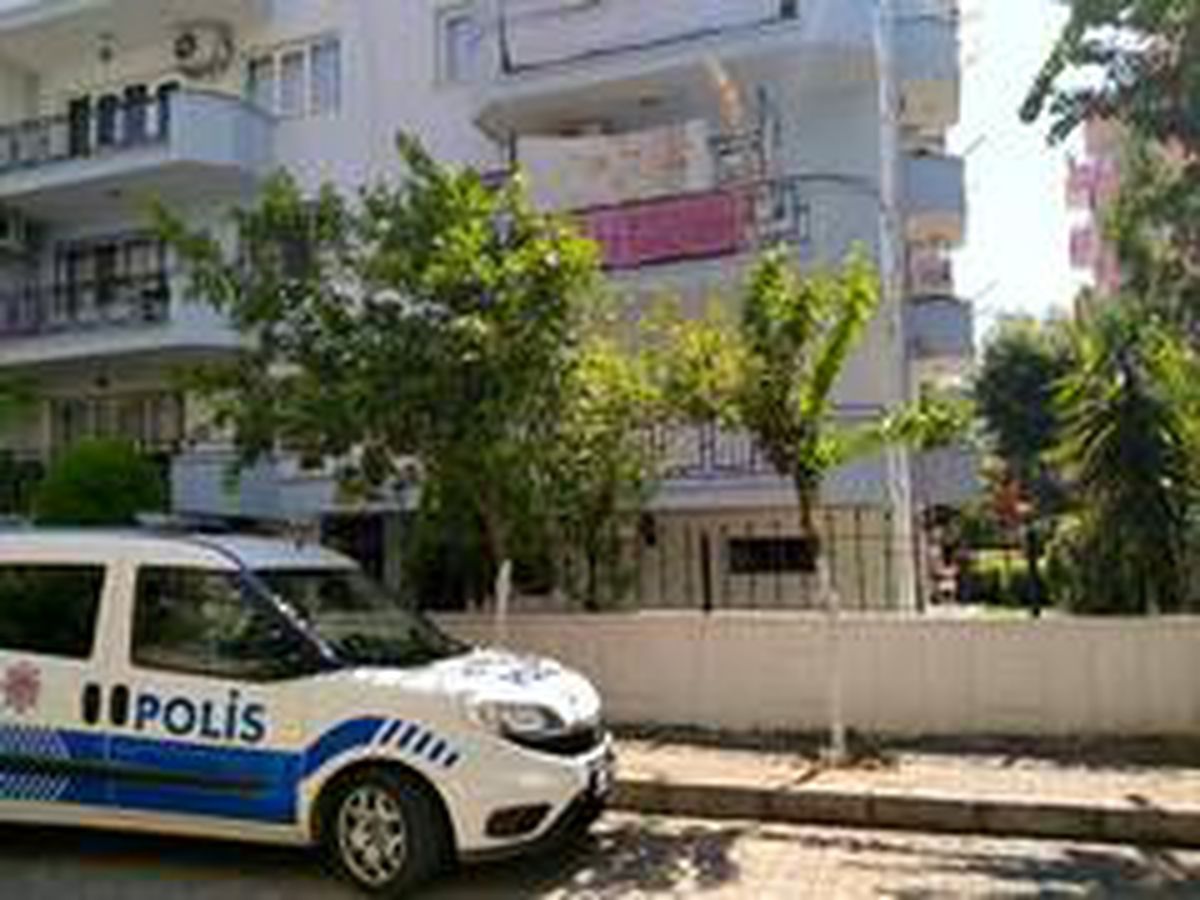 Site yöneticileri kavga etti, bir kişi bıçaklandı