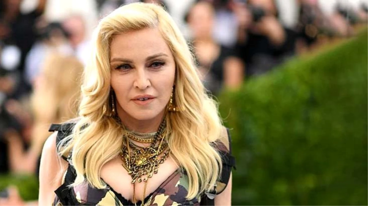 61 yaşındaki Madonna, iç çamaşırsız pozunu paylaştı
