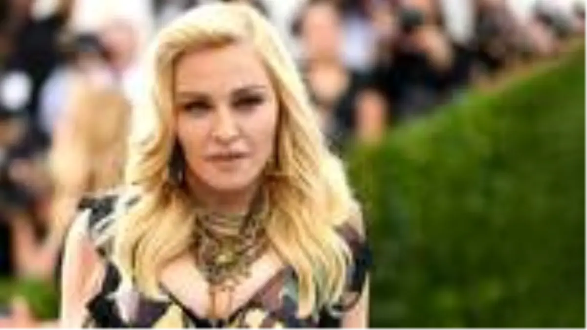 61 yaşındaki Madonna, iç çamaşırsız pozunu paylaştı