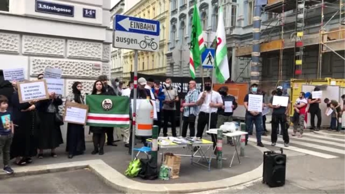 Avusturya\'da öldürülen Çeçen muhalif nedeniyle Rusya protesto edildi