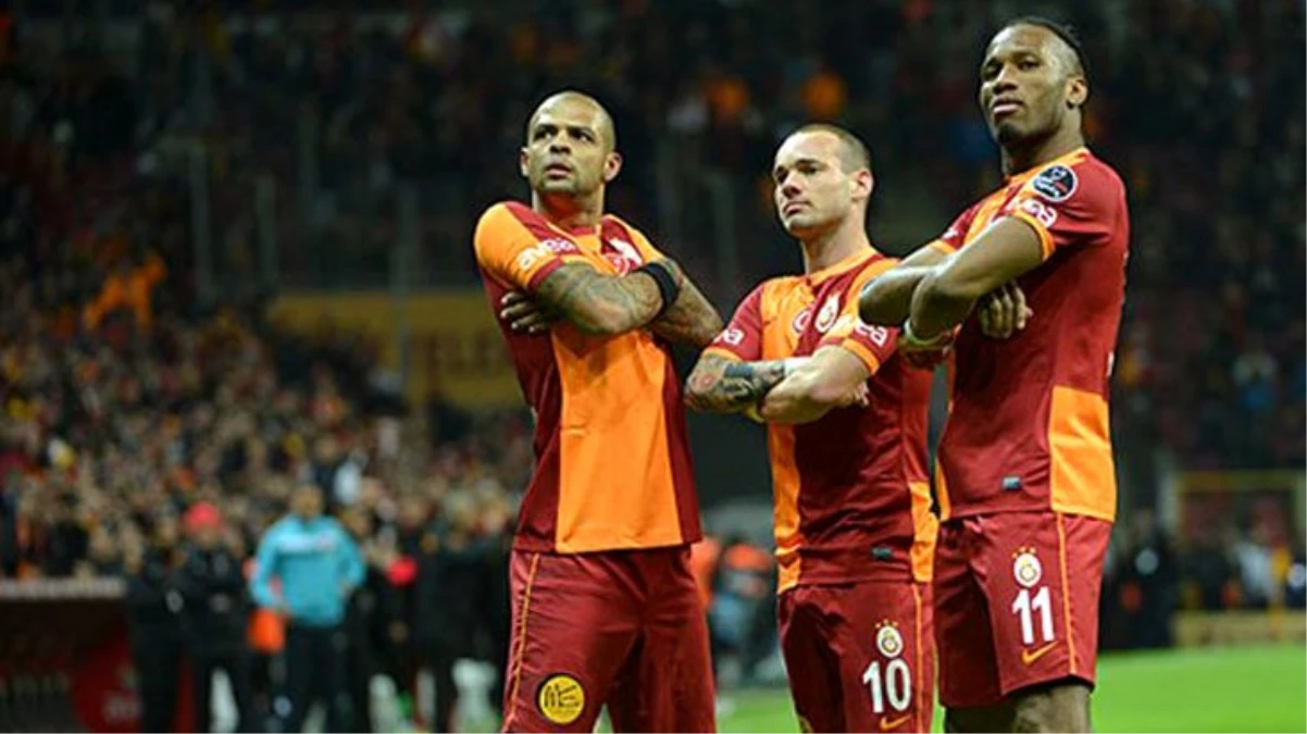 "Keşke G.Saray\'da futbolu bıraksaydım" diyen Sneijder, gelecek için iddialı: Bana görev vermek isteyecekler