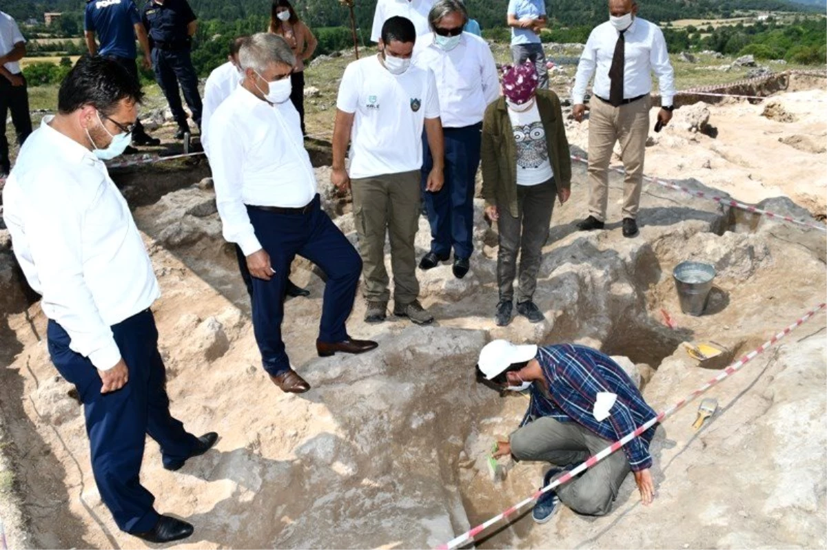 Vali Gürel antik kentteki kazı çalışmalarını inceledi