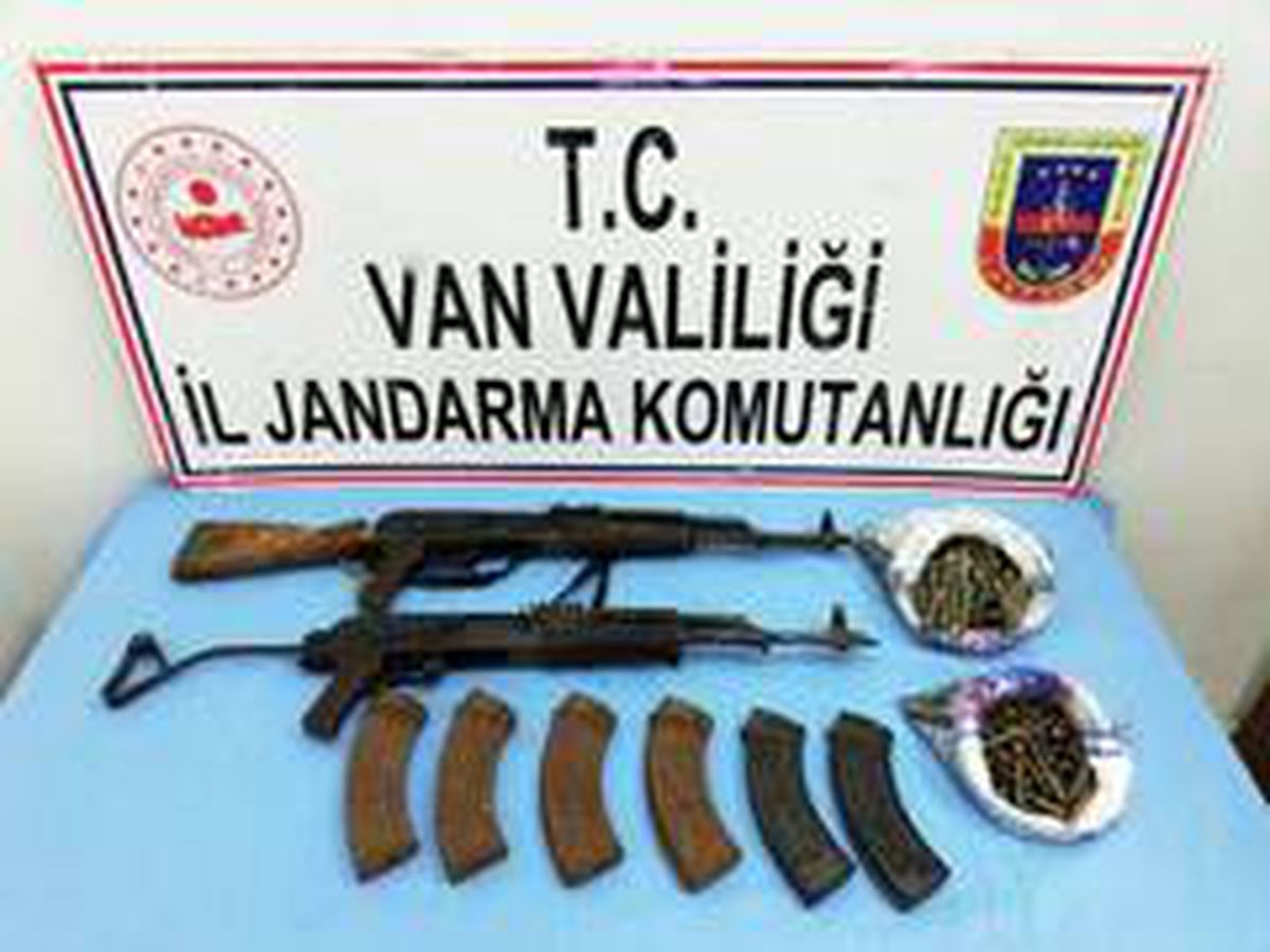 Van\'da terör operasyonu, uzun namlulu silahlar ele geçirildi