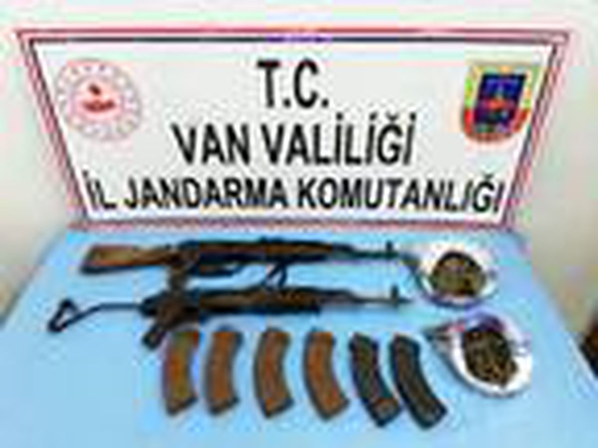 Van\'da teröristlere ait silah ve mühimmat ele geçirildi