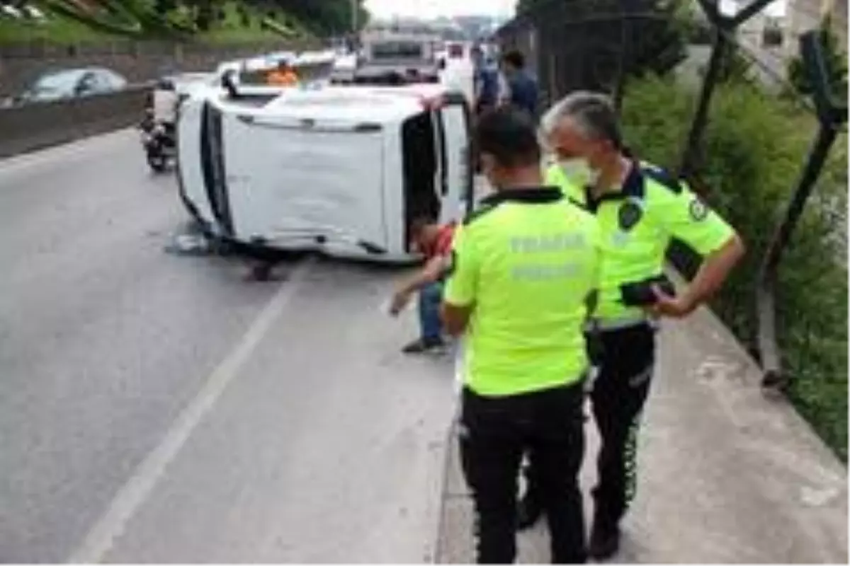 Yoldan çıkan hafif ticari araç yan yattı: 1 yaralı