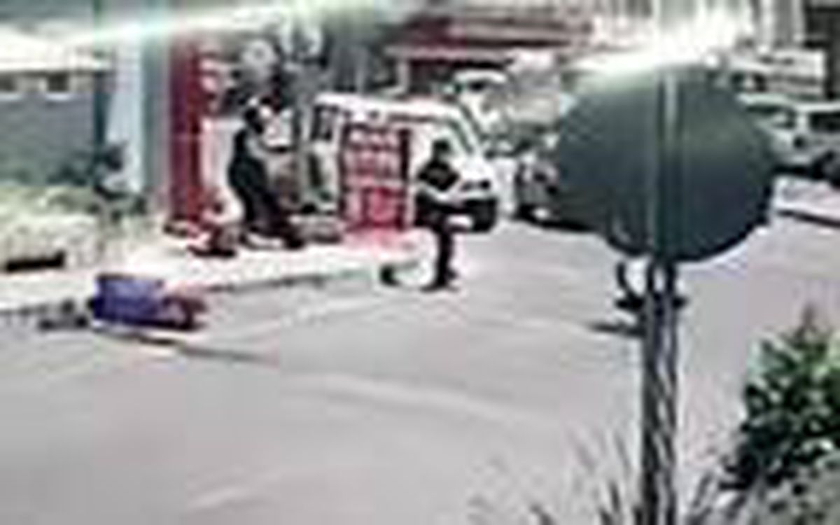 Antalya\'da polis, kendisini ve meslektaşını yaralayan şüpheliyi bacağından vurdu (2) - Yeniden
