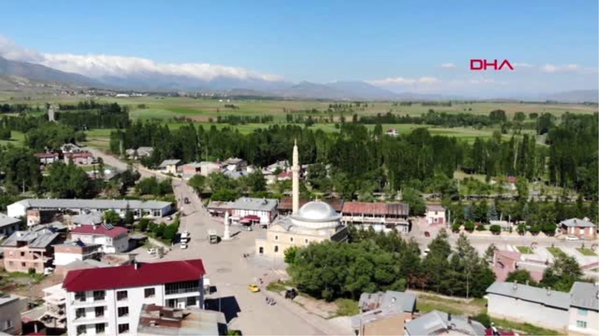 BAYBURT Bayburt\'un \'Vefalı\' leyleği 18 yıldır kubbeden ayrılmıyor