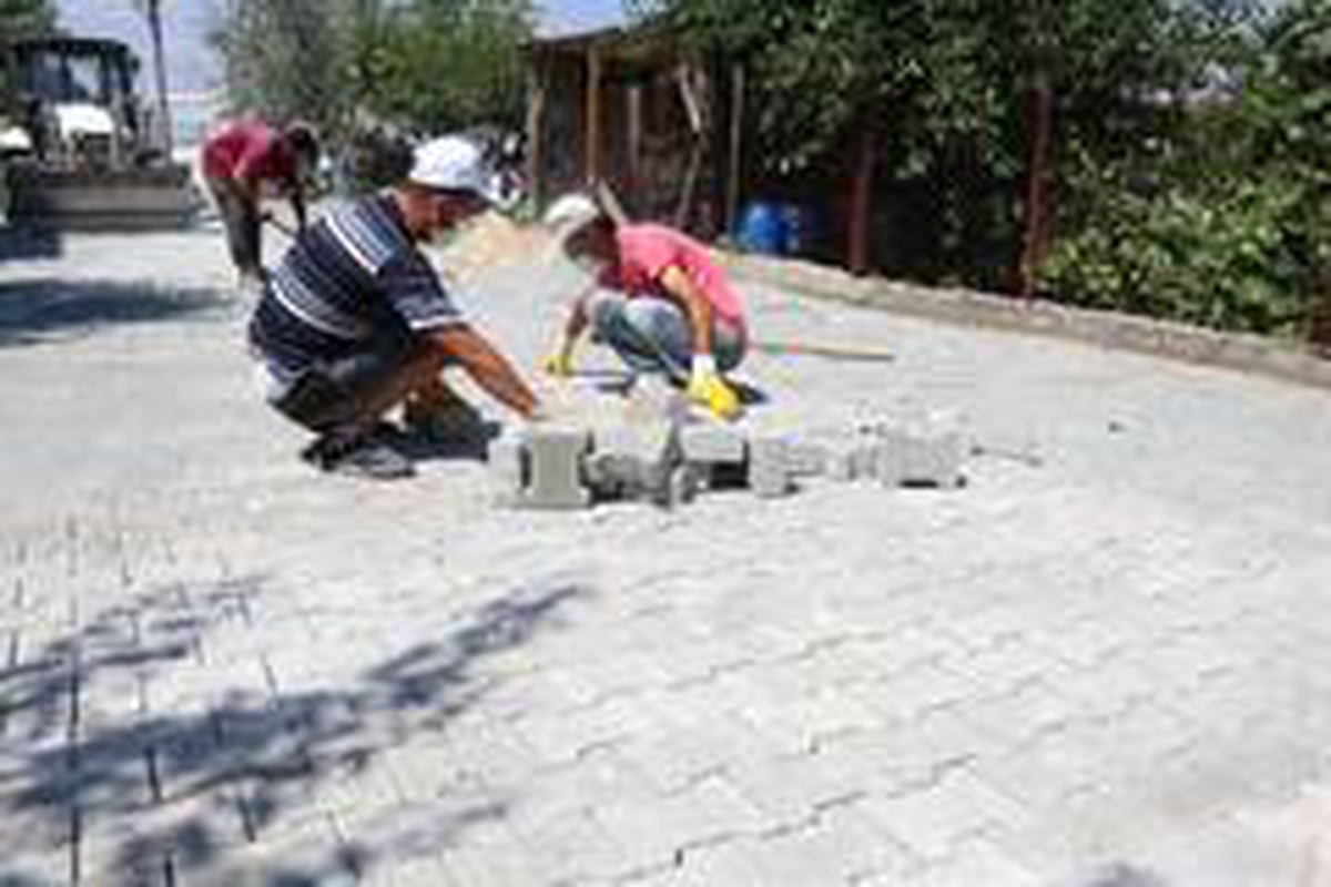 Ergene\'de kilit parke taş döşeme çalışmaları sürüyor