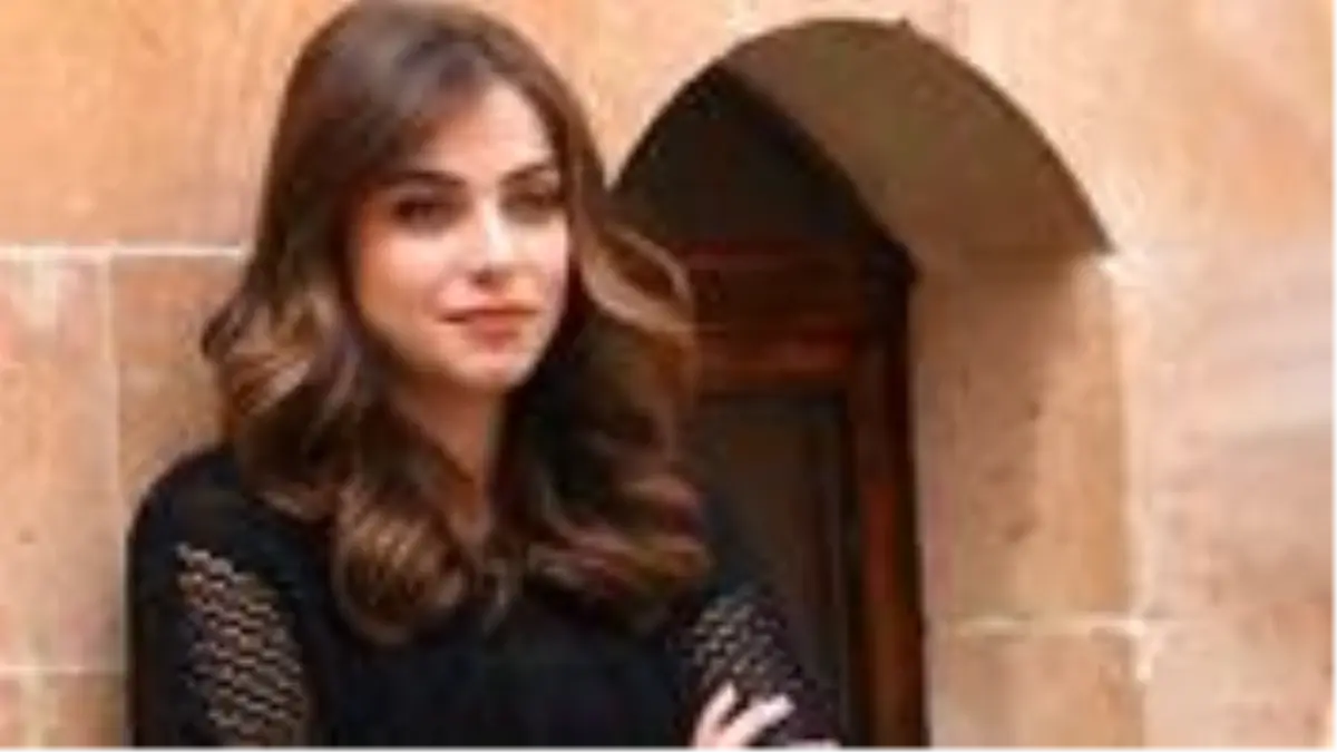 Oyuncu İlay Erkök\'ten şoke eden itiraf: Her şeyi çiğ yiyebiliyorum