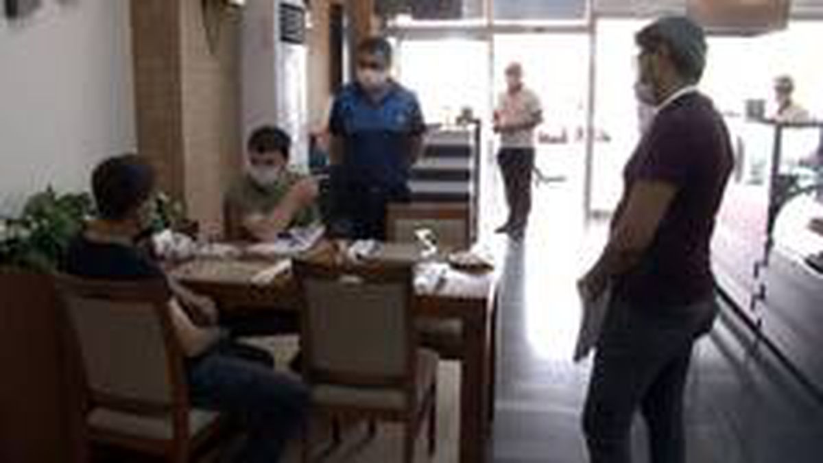 Restoran ve kafeteryalara sosyal mesafe denetimi