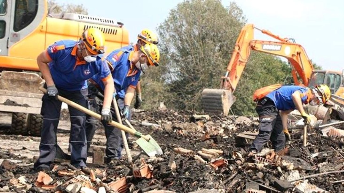 Sakarya\'daki patlamaya ilişkin havai fişek fabrikasının 2 sahibinden biri tutuklandı