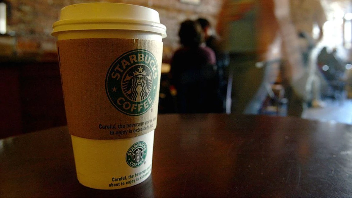 Starbucks\'ta Müslüman kadına ayrımcılık: Bardağına "Ayşe" yerine "DEAŞ" yazdılar