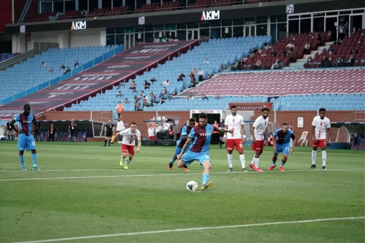 Süper Lig: Trabzonspor: 2 Antalyaspor: 1 (İlk yarı)