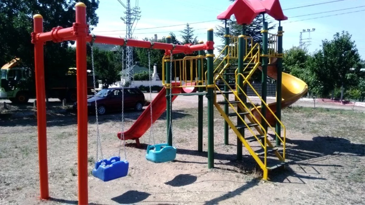 Bahşılı Belediyesi parklardaki oyun grupları yenileniyor