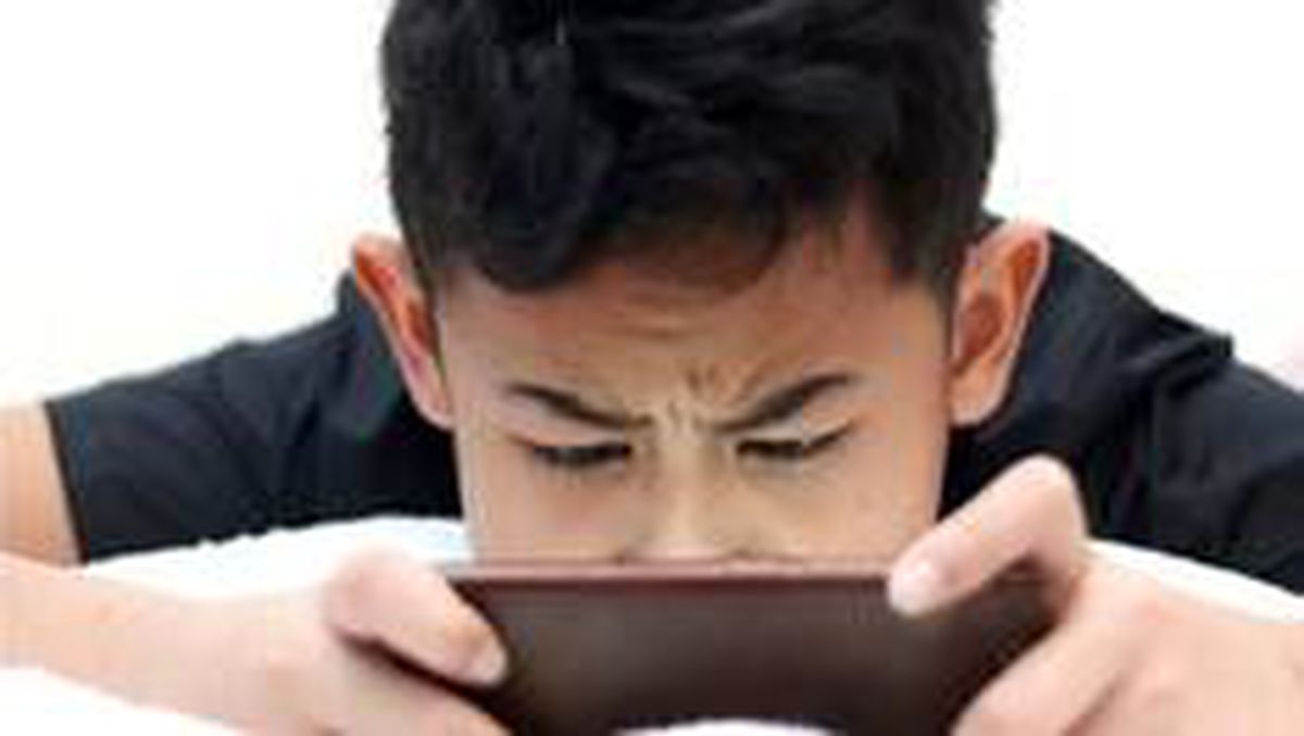 Çin\'de \'internet bağımlılığı tedavi merkezinde çocukları 10 gün hücreye kapatan\' dört görevliye...