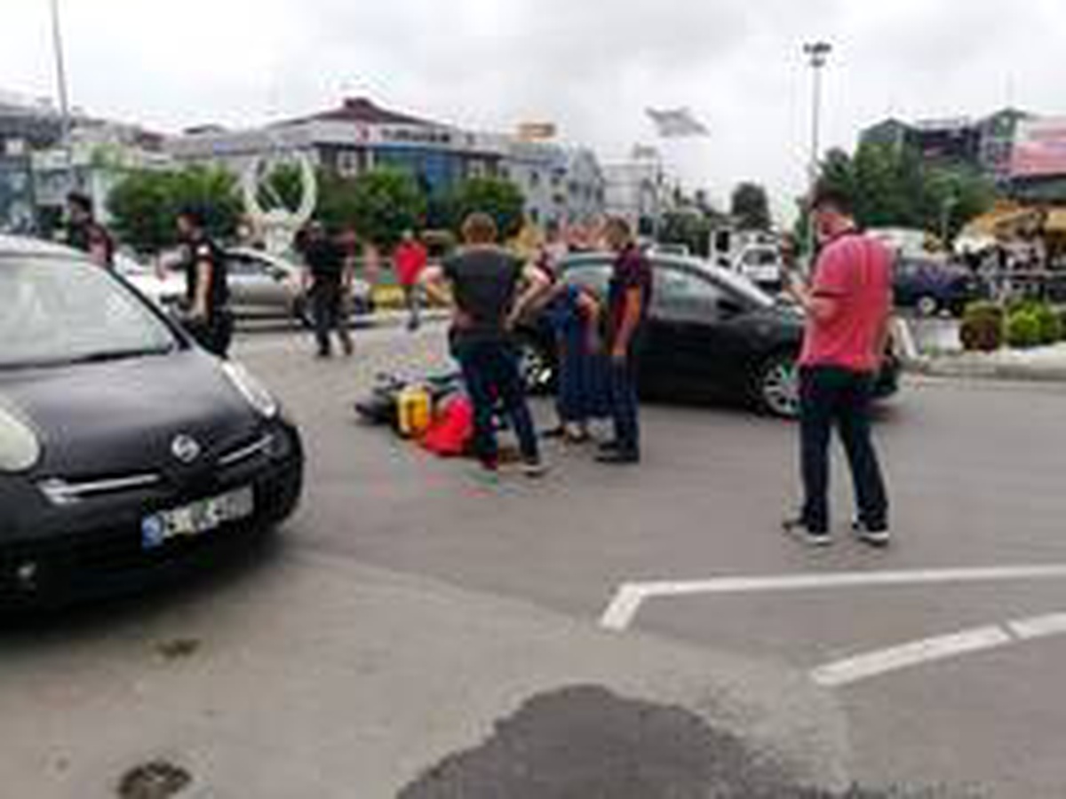 Elektrikli bisiklet otomobile çarptı: 1 yaralı