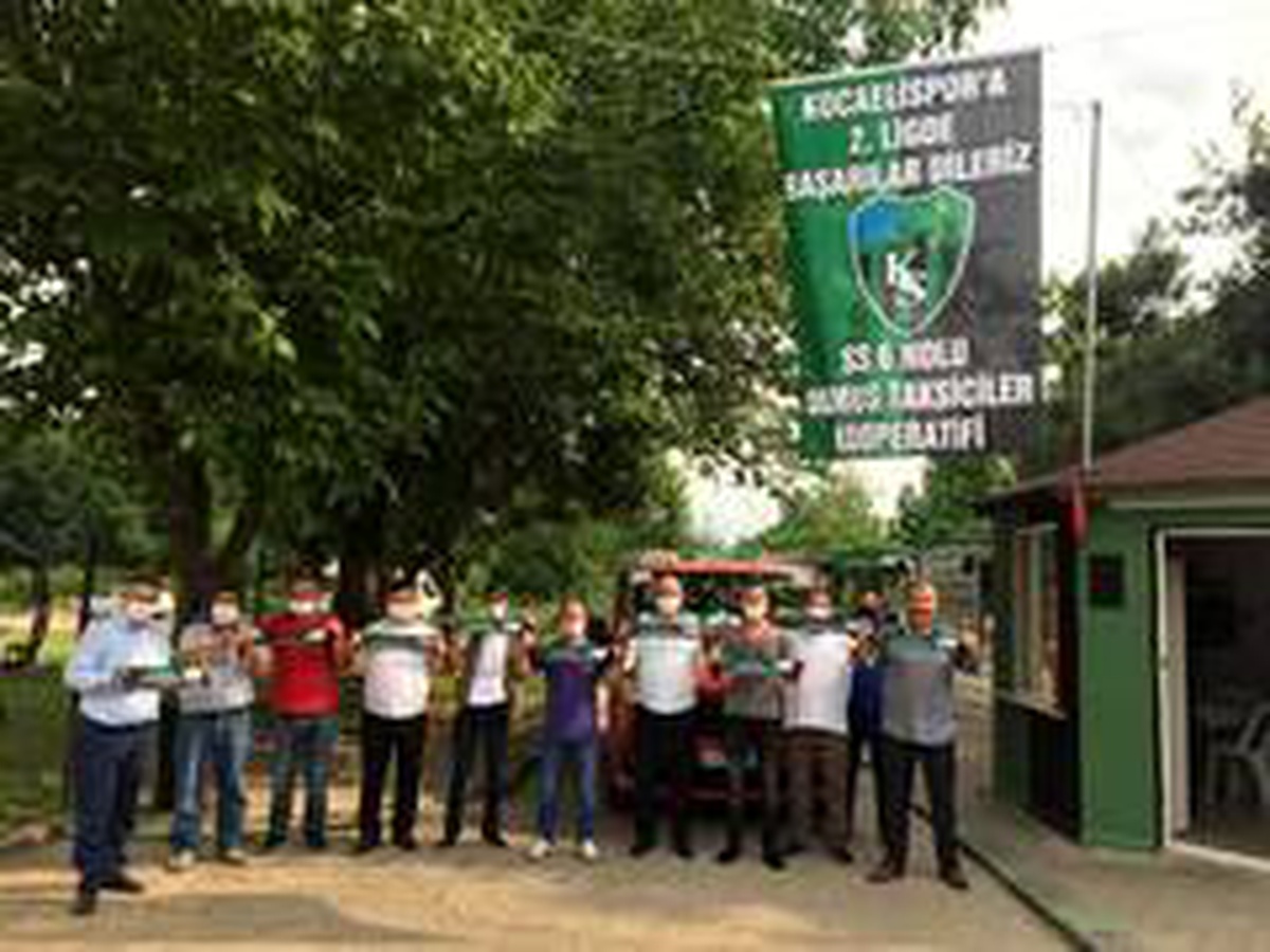 Hürriyet\'ten toplu taşıma araçlarına şampiyonluk atkısı
