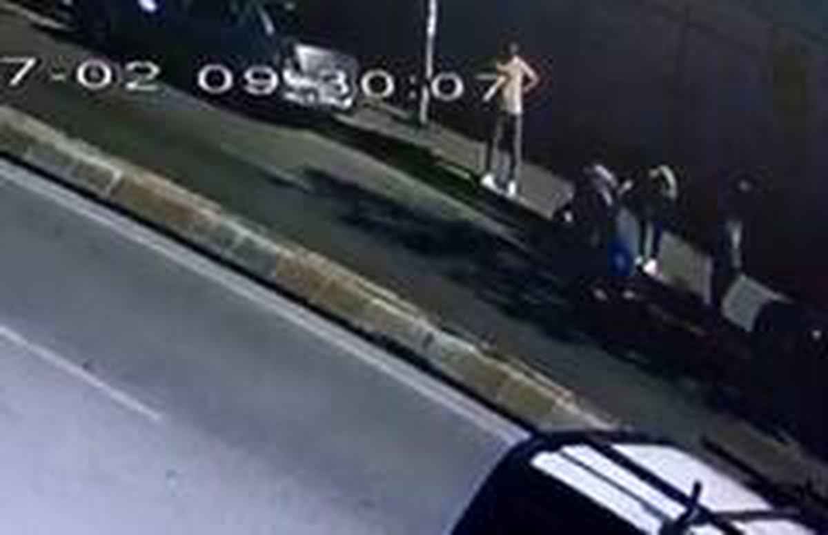 İstanbul A.Ş. ait otobüsten düşen kadın ağır yaralandı