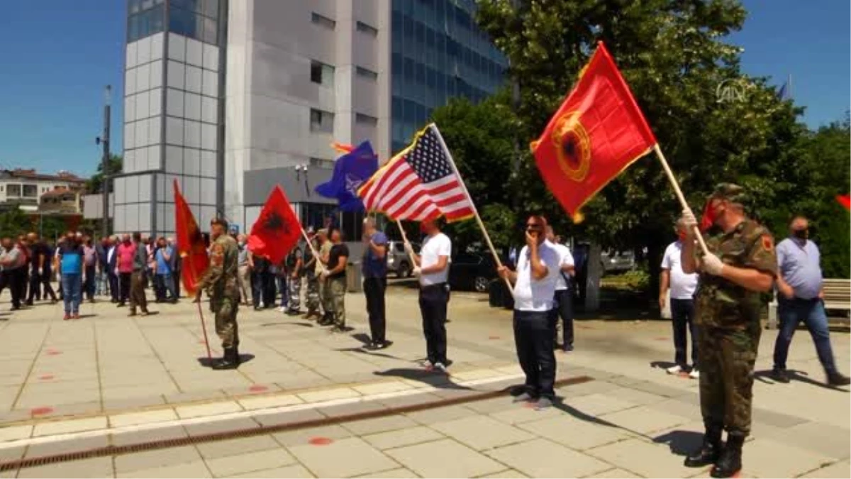 Son Dakika | Kosova\'daki Savaş Gazileri Derneğinden Kosova Özel Mahkemesi protestosu