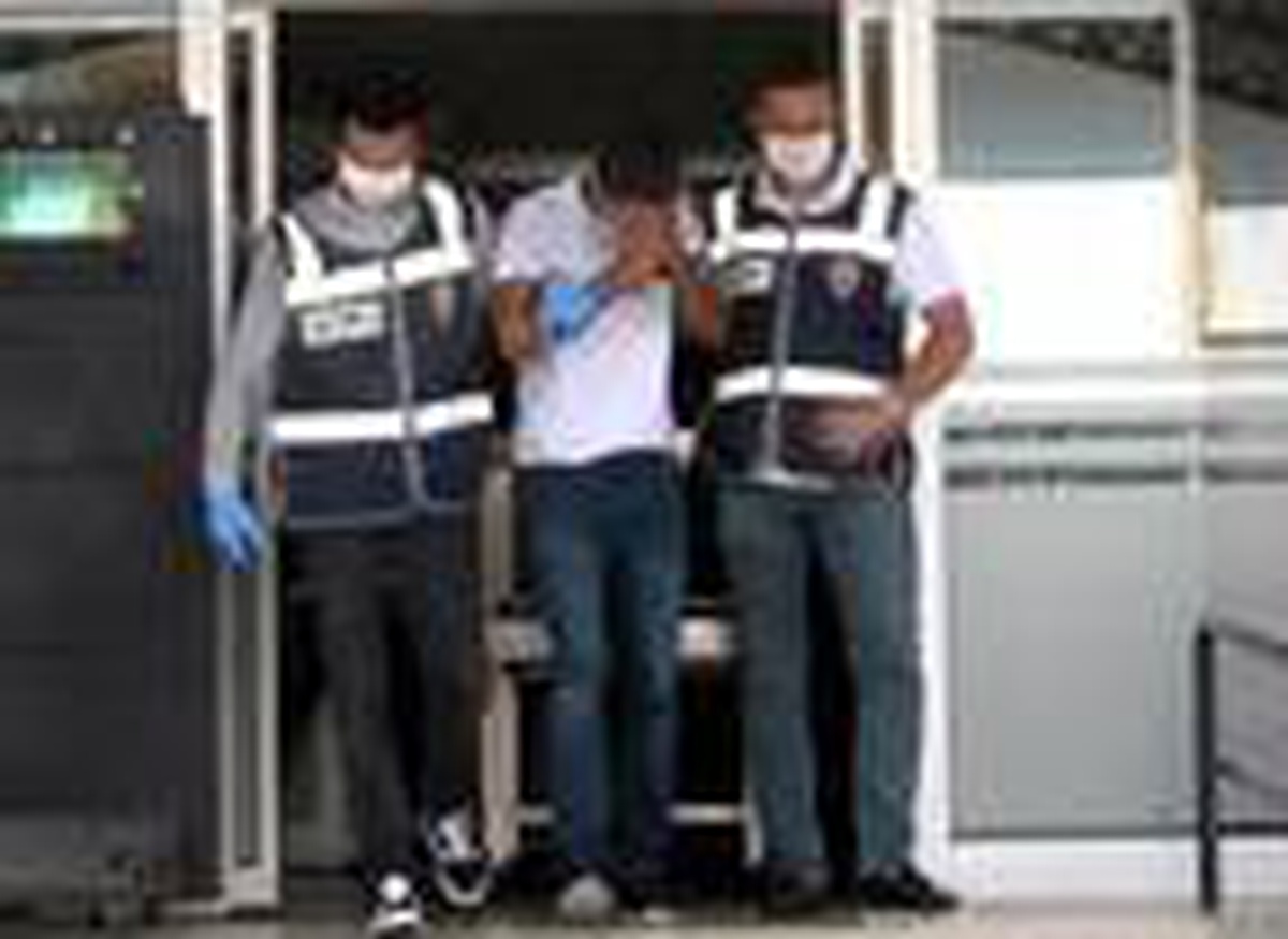 Otomobillerden hırsızlık şüphelileri, 122 kamera incelenerek yakalandı