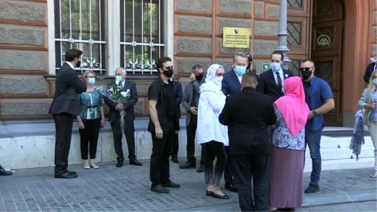 Srebrenitsalı soykırım kurbanlarının cenazeleri, Saraybosna\'dan dualarla uğurlandı