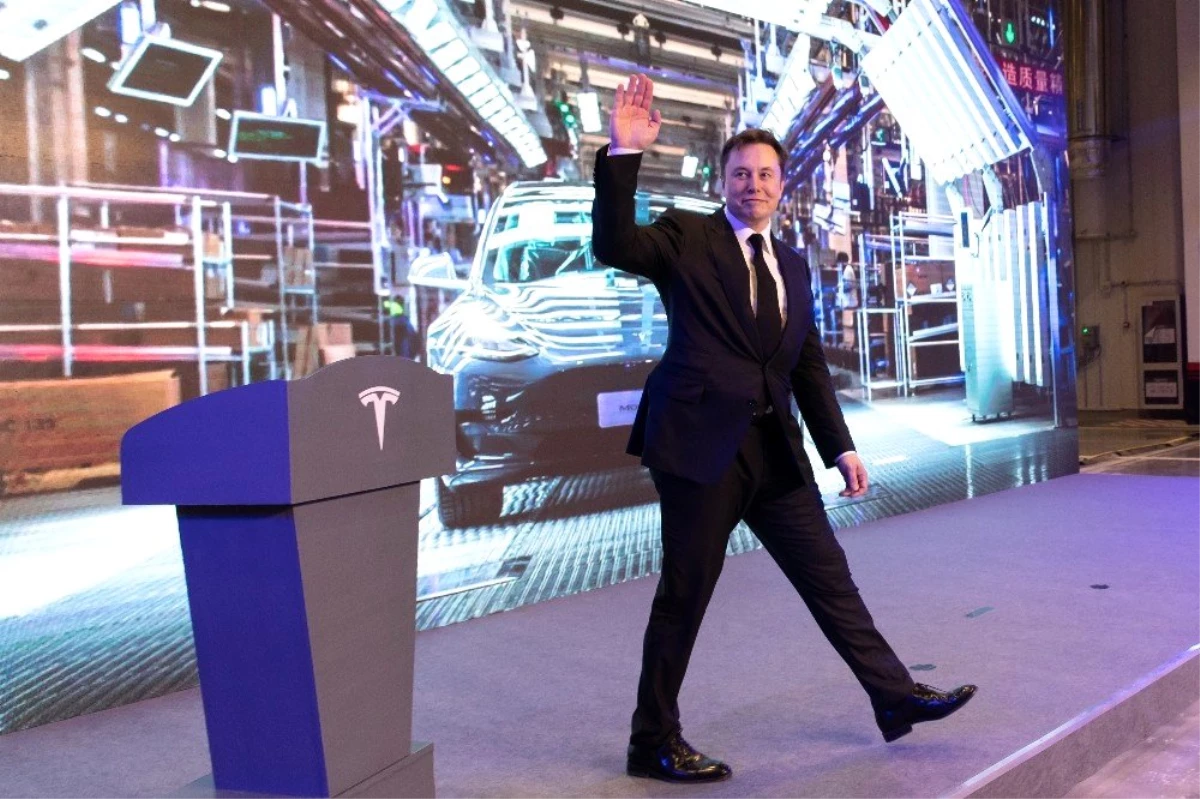Tesla\'nın CEO\'su Musk, "5\'inci seviye otonom sürüş teknolojisine sahip araçları üretmemiz çok yakın"