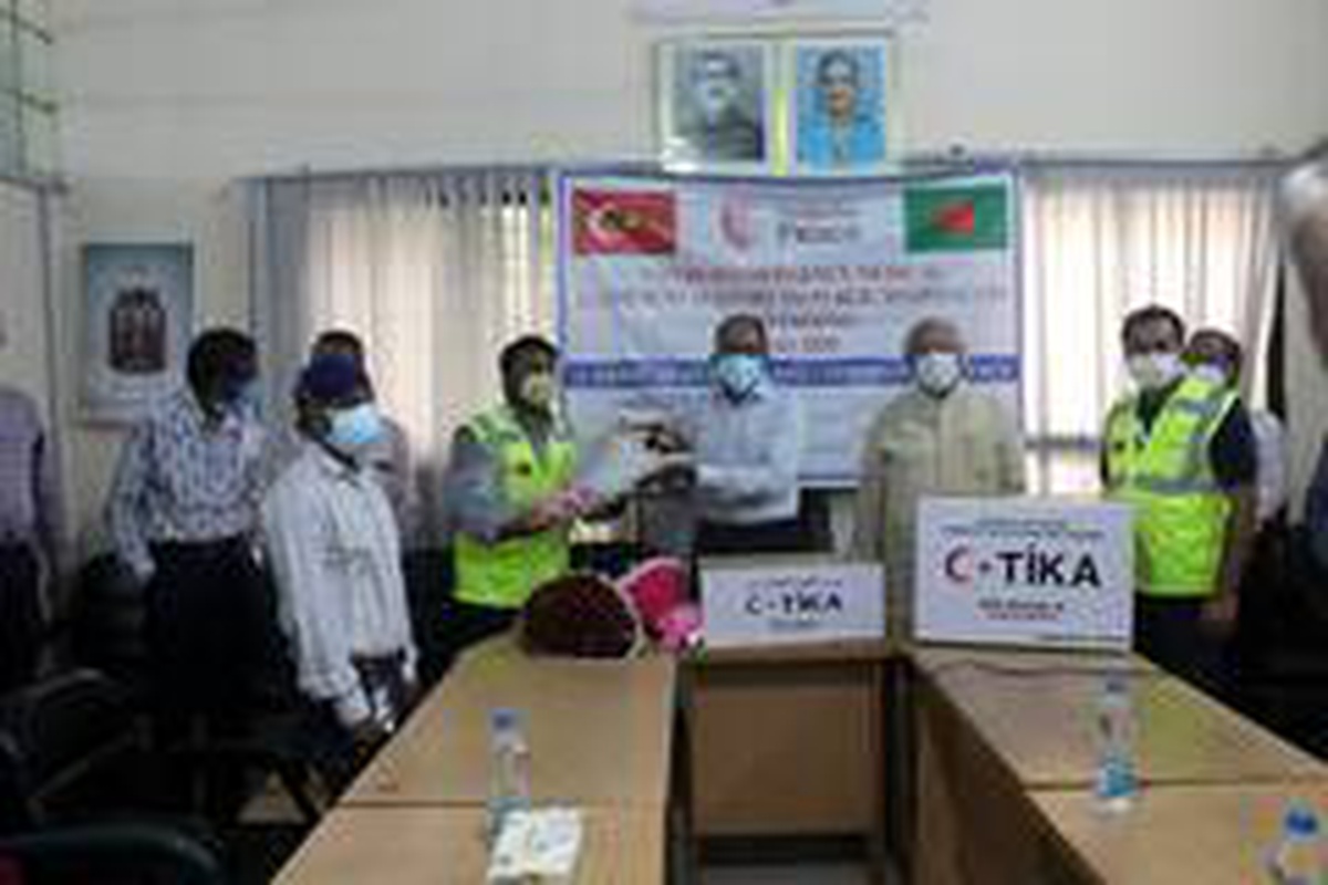 TİKA\'dan Bangladeş\'de hastanelere Covid-19 yardımı