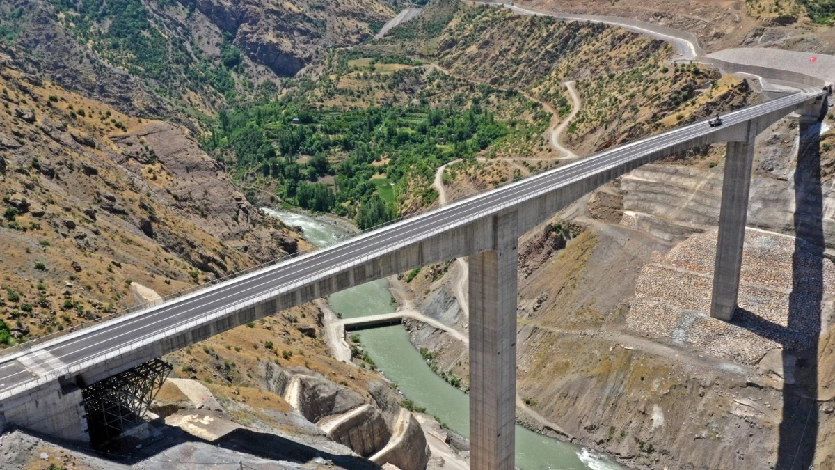 Türkiye\'nin en yüksek köprüsü 11 Temmuz\'da açılacak