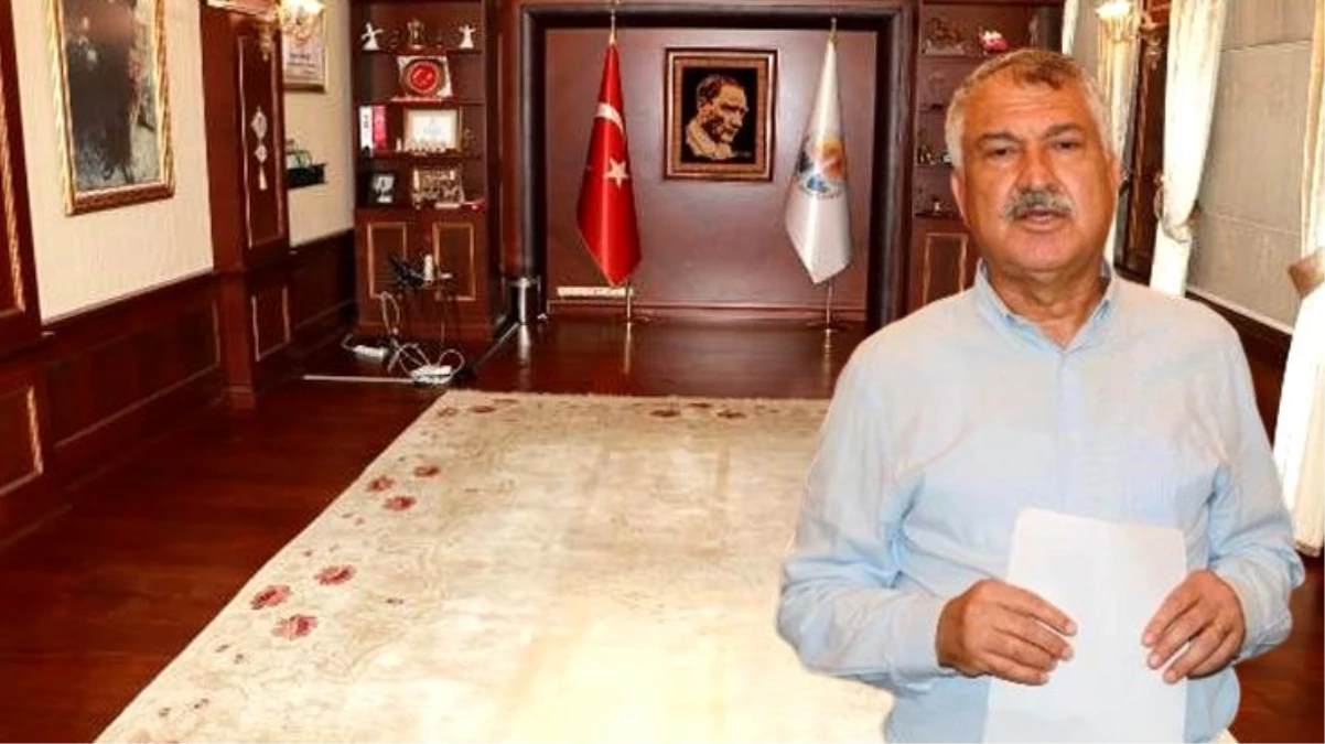 Adana Büyükşehir Belediye Başkanı Zeydan Karalar\'ın makam odasına haciz geldi