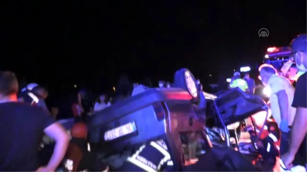 Anadolu Otoyolu\'nda ters dönen otomobildeki 1 kişi öldü, 4 kişi yaralandı