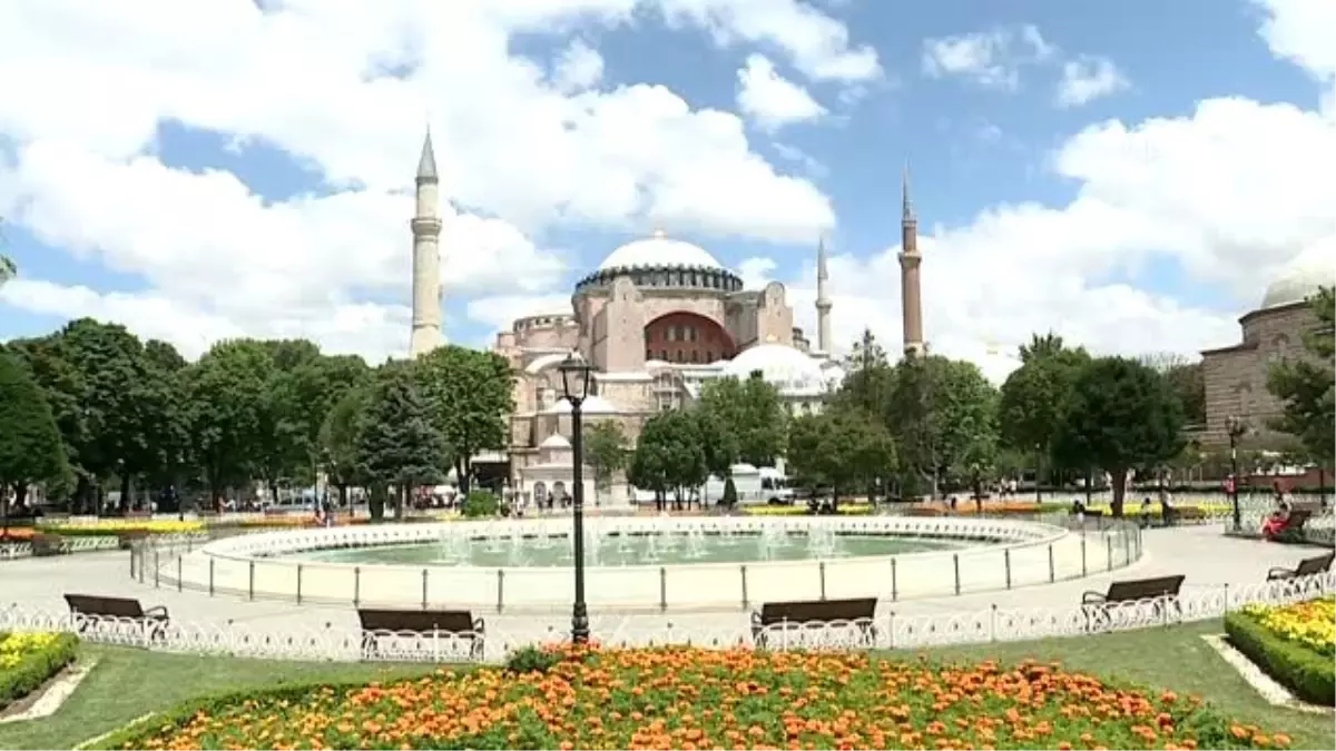 Ayasofya\'ya yerli ve yabancı medya ilgisi