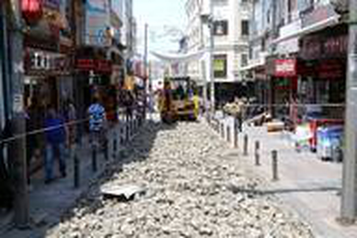 Bayrampaşa\'nın caddeleri yenileniyor