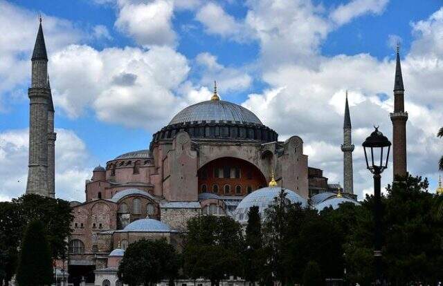 Danıştay'ın müze kararını iptal etmesiyle Ayasofya önünde Ya Allah Bismillah Allahu Ekber sesleri yükseldi