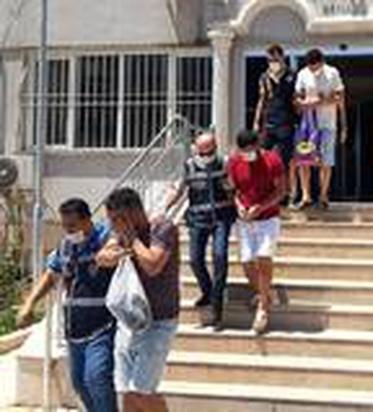 İnternetten bahis oynatan çeteye 2 ilde operasyon: 6 gözaltı
