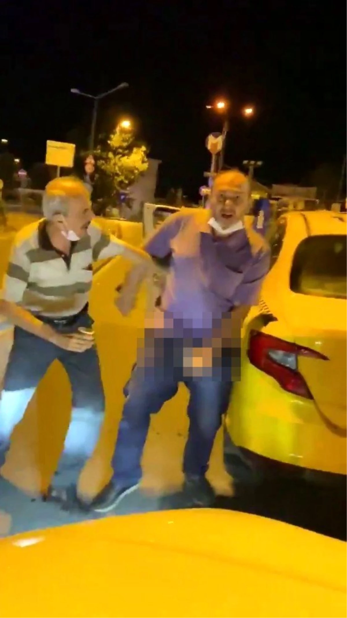 İstanbul\'un göbeğinde taksici rezaleti
