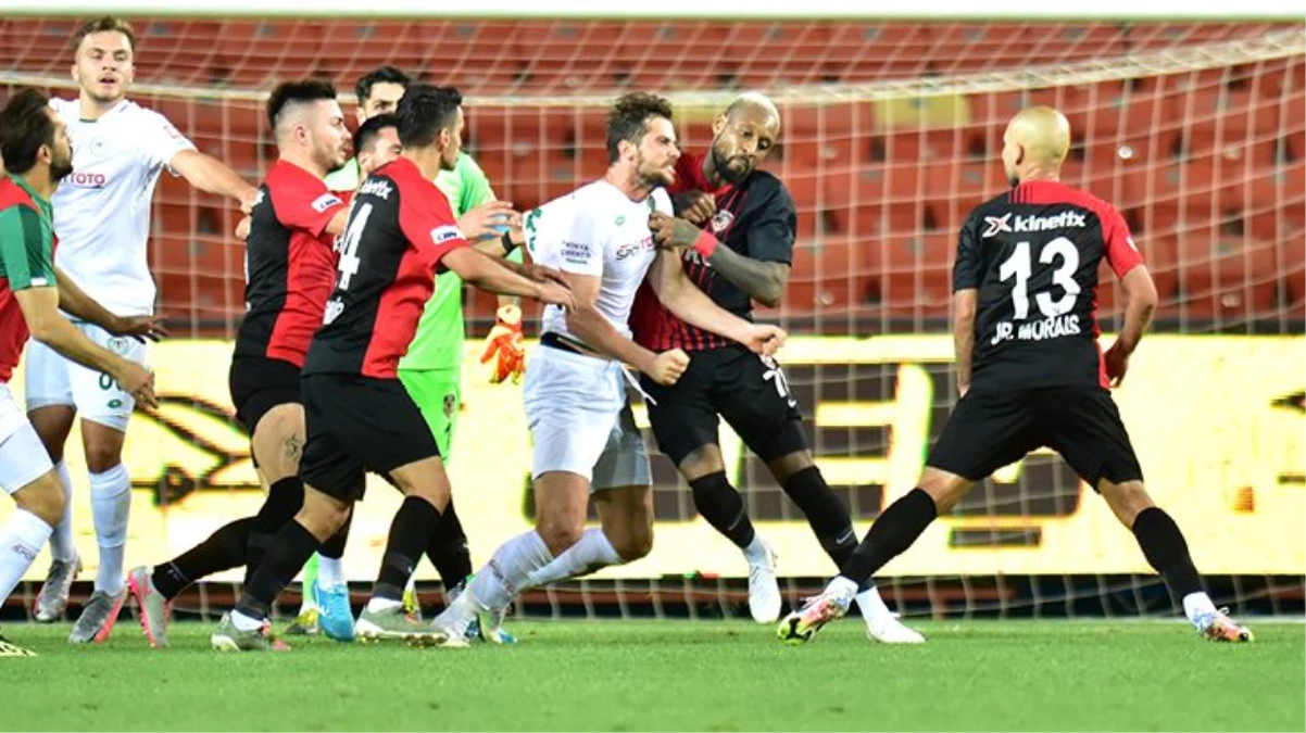 İttifak Holding Konyaspor, Gaziantep maçında kural hatası yapıldığını iddia etti ve TFF\'ye başvuracaklarını duyurdu