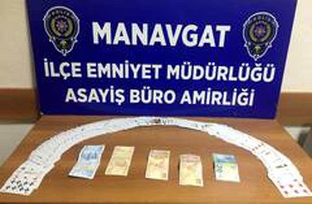 Kumar baskınında masadaki paranın 50 katı ceza yediler