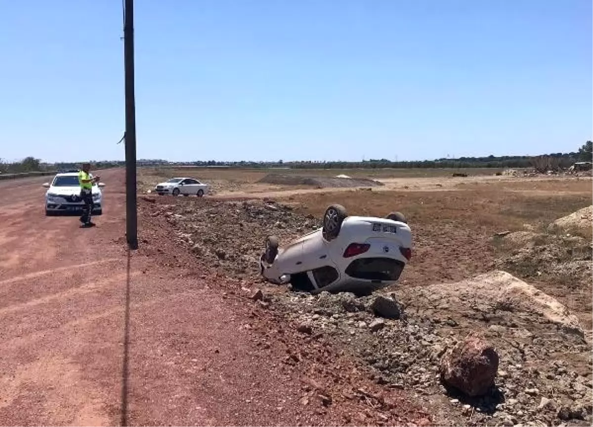 Yaşlı çift, takla atan araçtan yaralanmadan çıktı