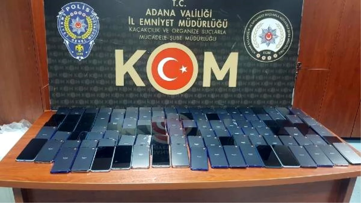 Adana\'da, 450 bin liralık kaçak cep telefonu ele geçirildi