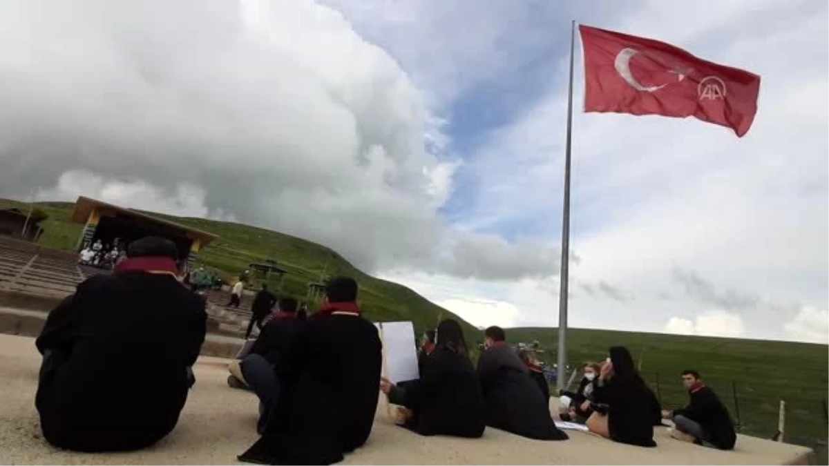 Ardahan Barosundan Atatürk silüeti önünde "çoklu baro düzenlemesi" protestosu