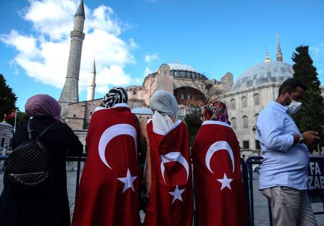 Ayasofya'nın yeniden cami olmasına dünyadan destek yağdı