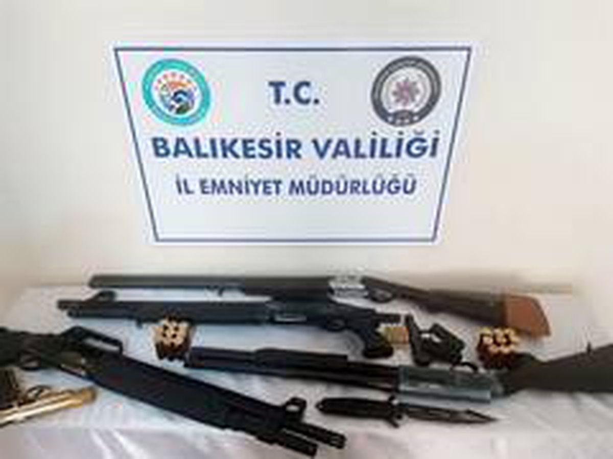 Son dakika haberleri: Balıkesir\'de polisten uyuşturucu ve silah operasyonu