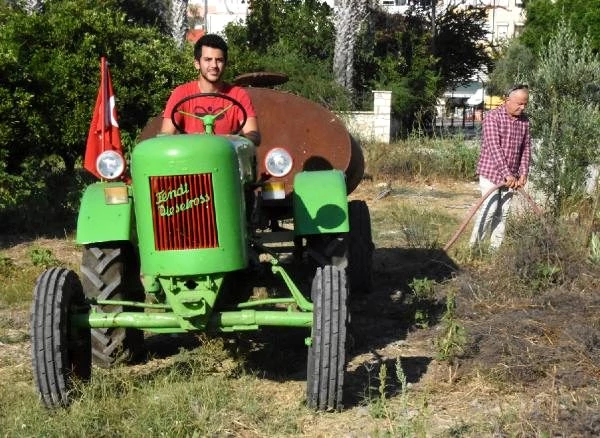 Dede yadigarı 70 yıllık traktörü 68 bin lira harcayarak çürümekten kurtardı