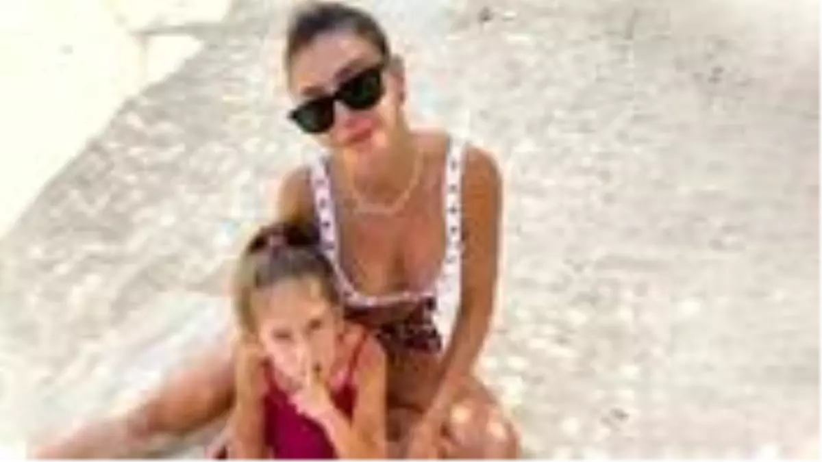 Instagram\'ı ikiye bölen video! Şeyma Subaşı dans etti, 7 yaşındaki kızı eşyalarını taşıdı